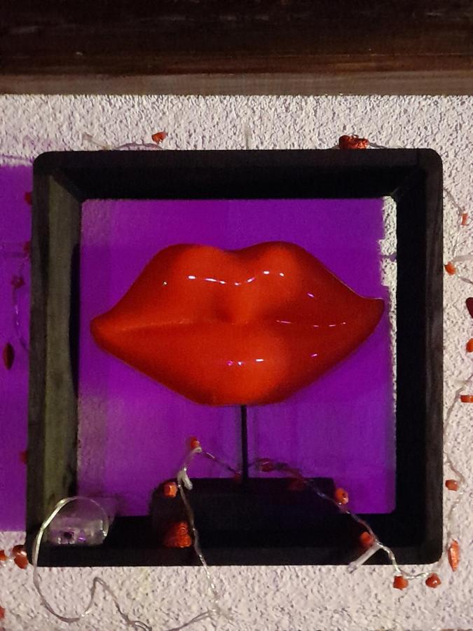 Love Room Le Rouge Et Noir Barr Luaran gambar