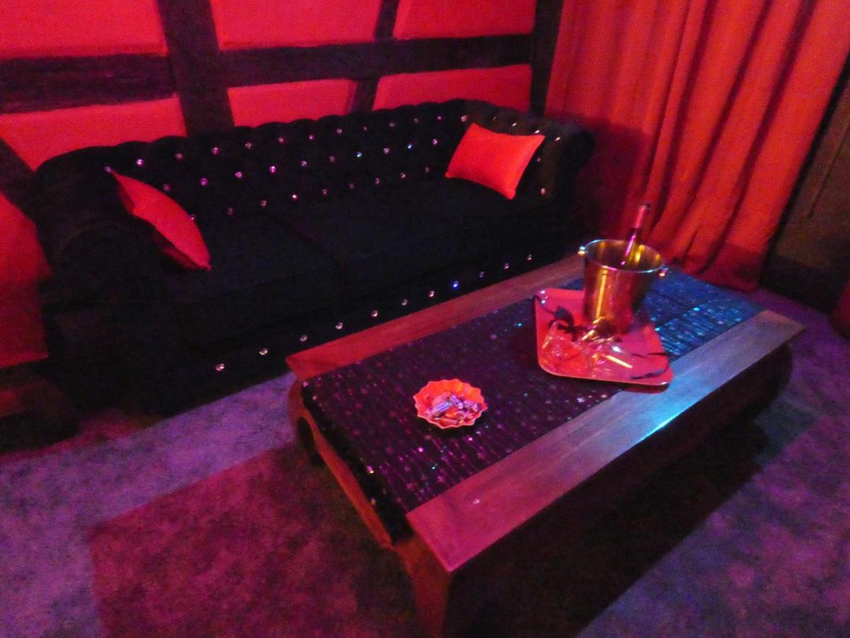 Love Room Le Rouge Et Noir Barr Luaran gambar
