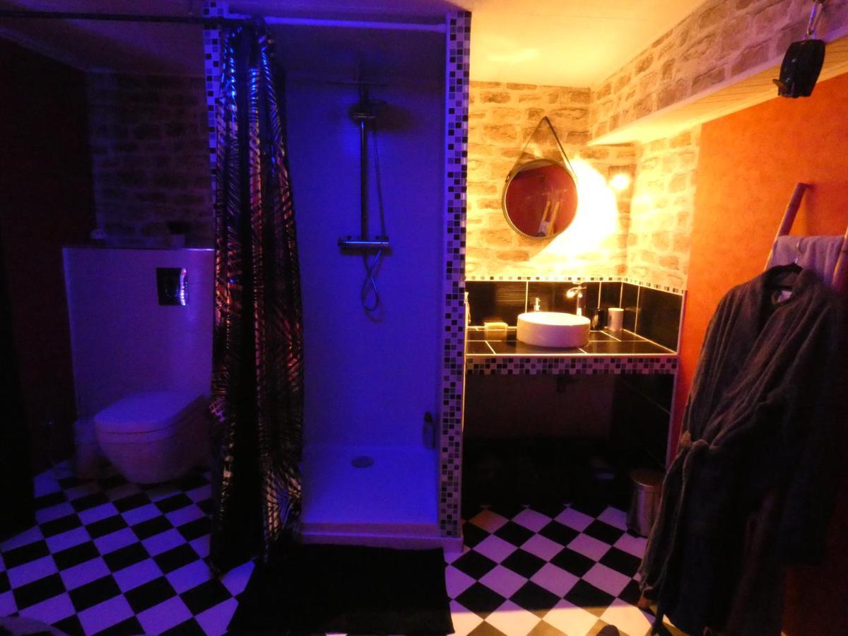 Love Room Le Rouge Et Noir Barr Luaran gambar