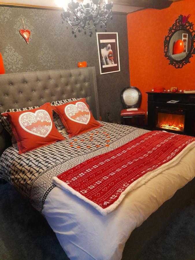 Love Room Le Rouge Et Noir Barr Luaran gambar
