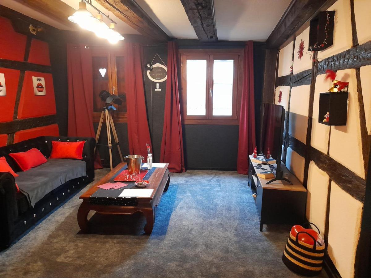 Love Room Le Rouge Et Noir Barr Luaran gambar