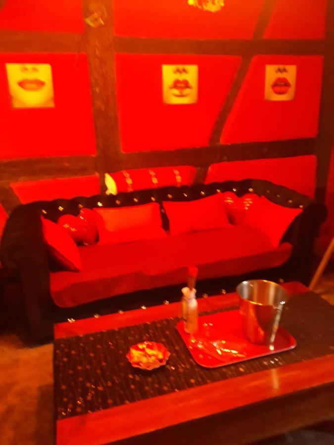 Love Room Le Rouge Et Noir Barr Luaran gambar