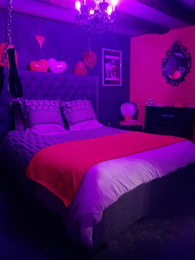 Love Room Le Rouge Et Noir Barr Luaran gambar