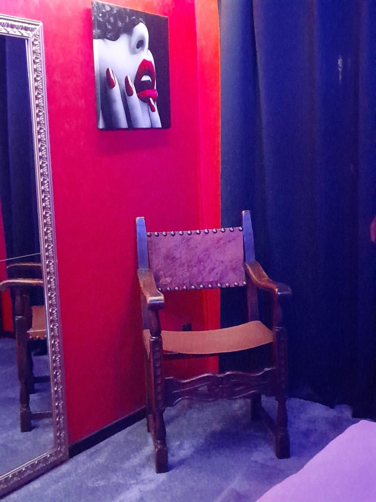 Love Room Le Rouge Et Noir Barr Luaran gambar