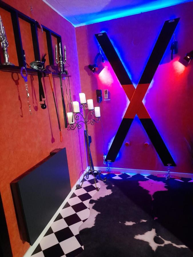 Love Room Le Rouge Et Noir Barr Luaran gambar