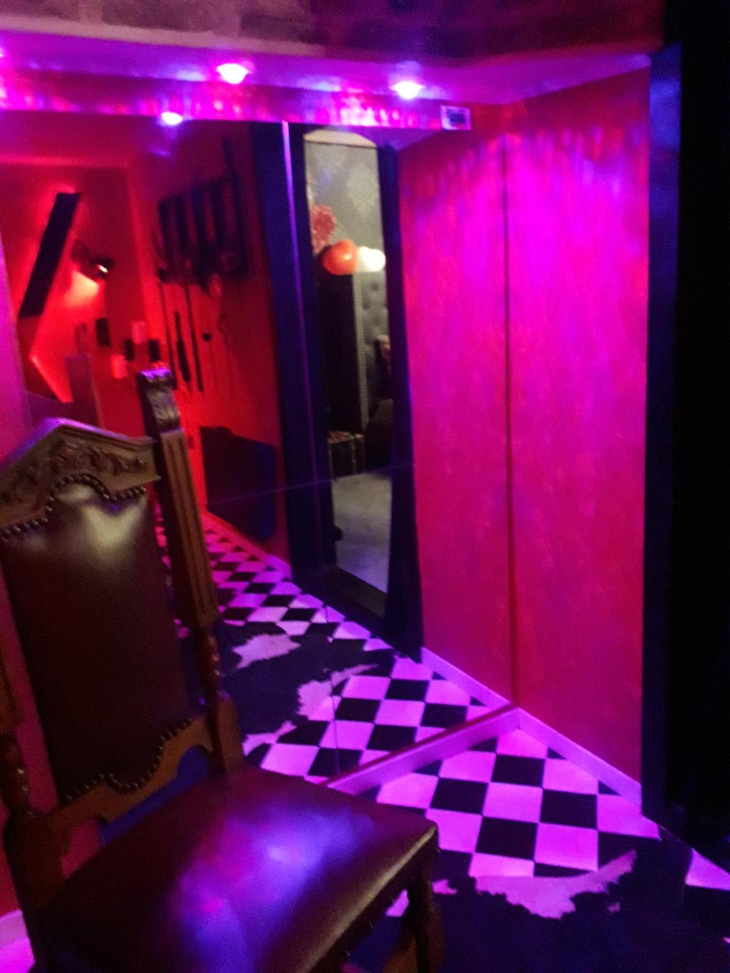 Love Room Le Rouge Et Noir Barr Luaran gambar