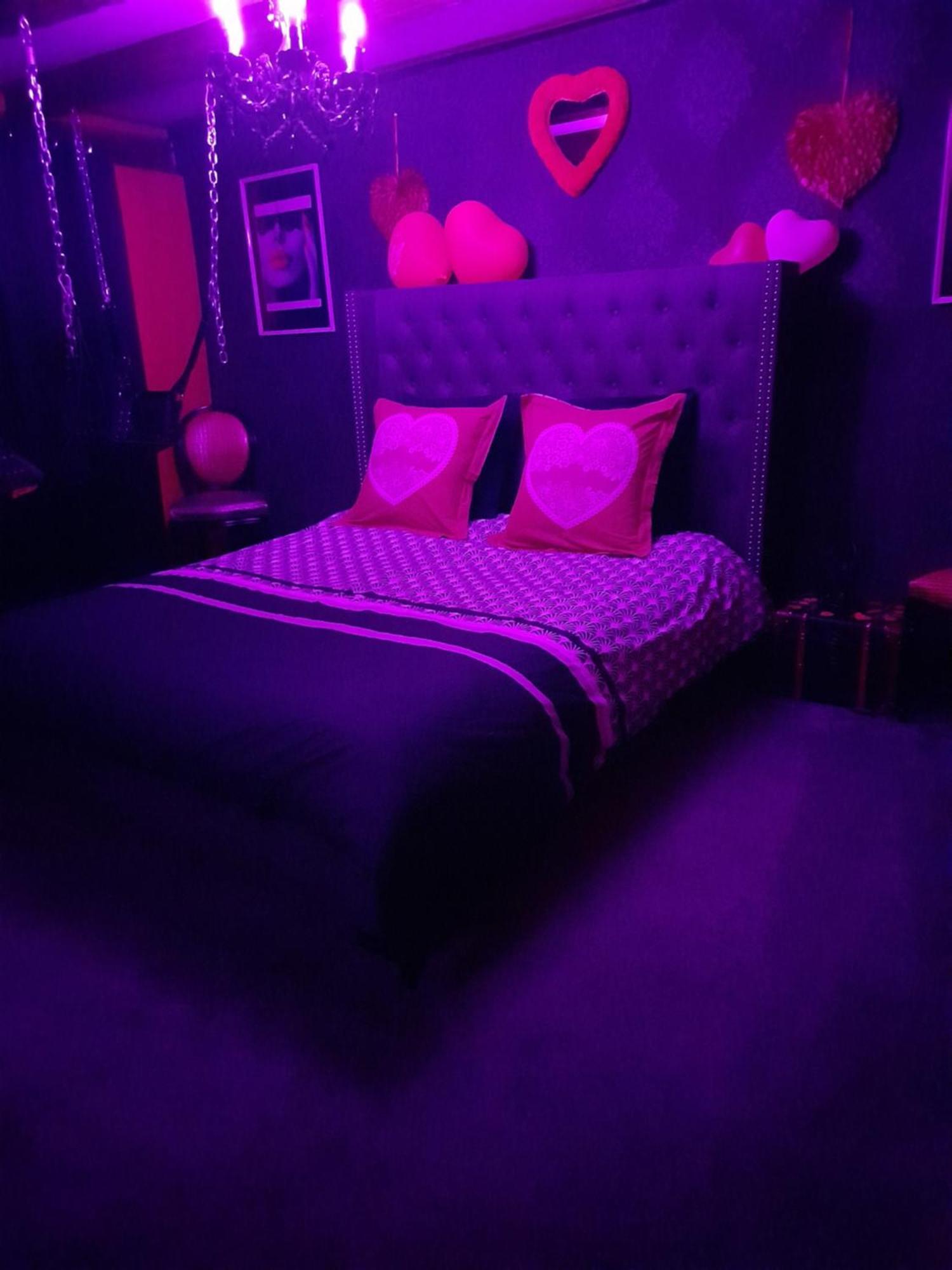 Love Room Le Rouge Et Noir Barr Luaran gambar