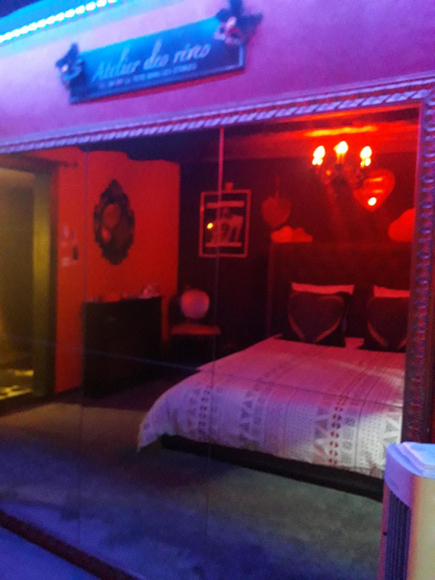 Love Room Le Rouge Et Noir Barr Luaran gambar