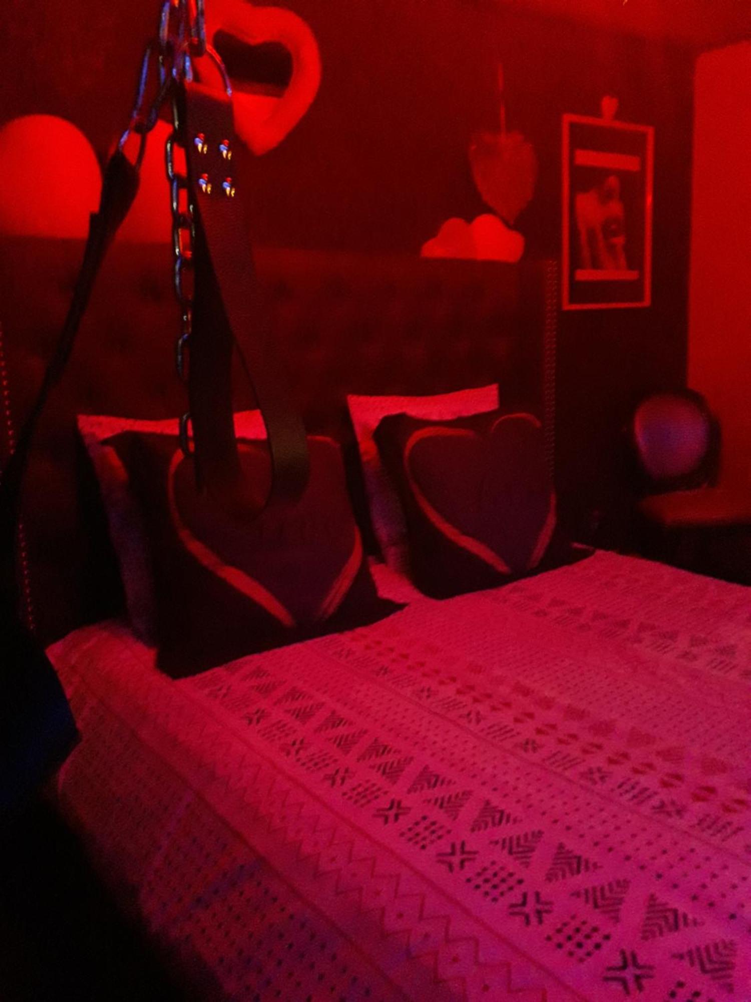 Love Room Le Rouge Et Noir Barr Luaran gambar