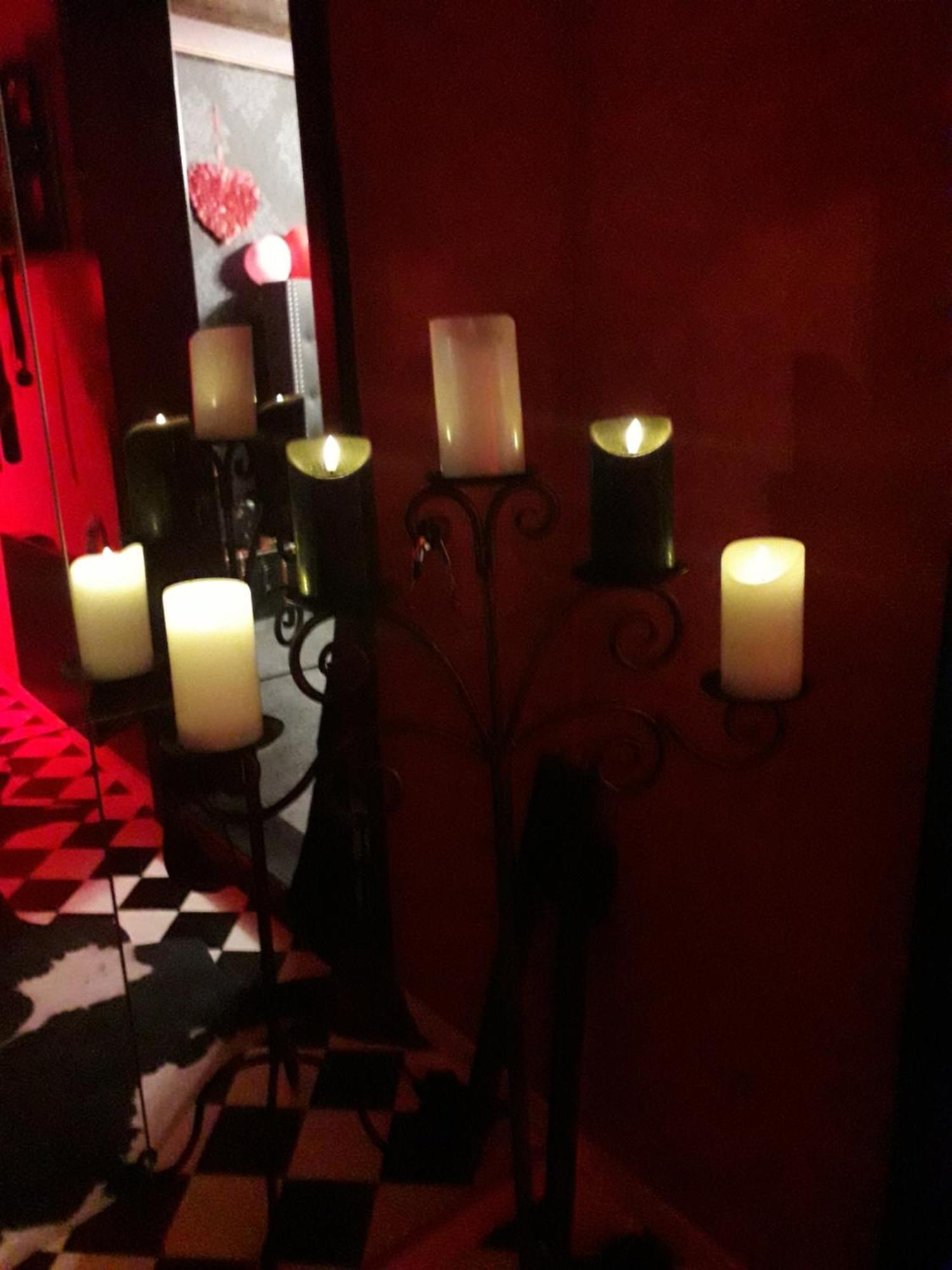 Love Room Le Rouge Et Noir Barr Luaran gambar