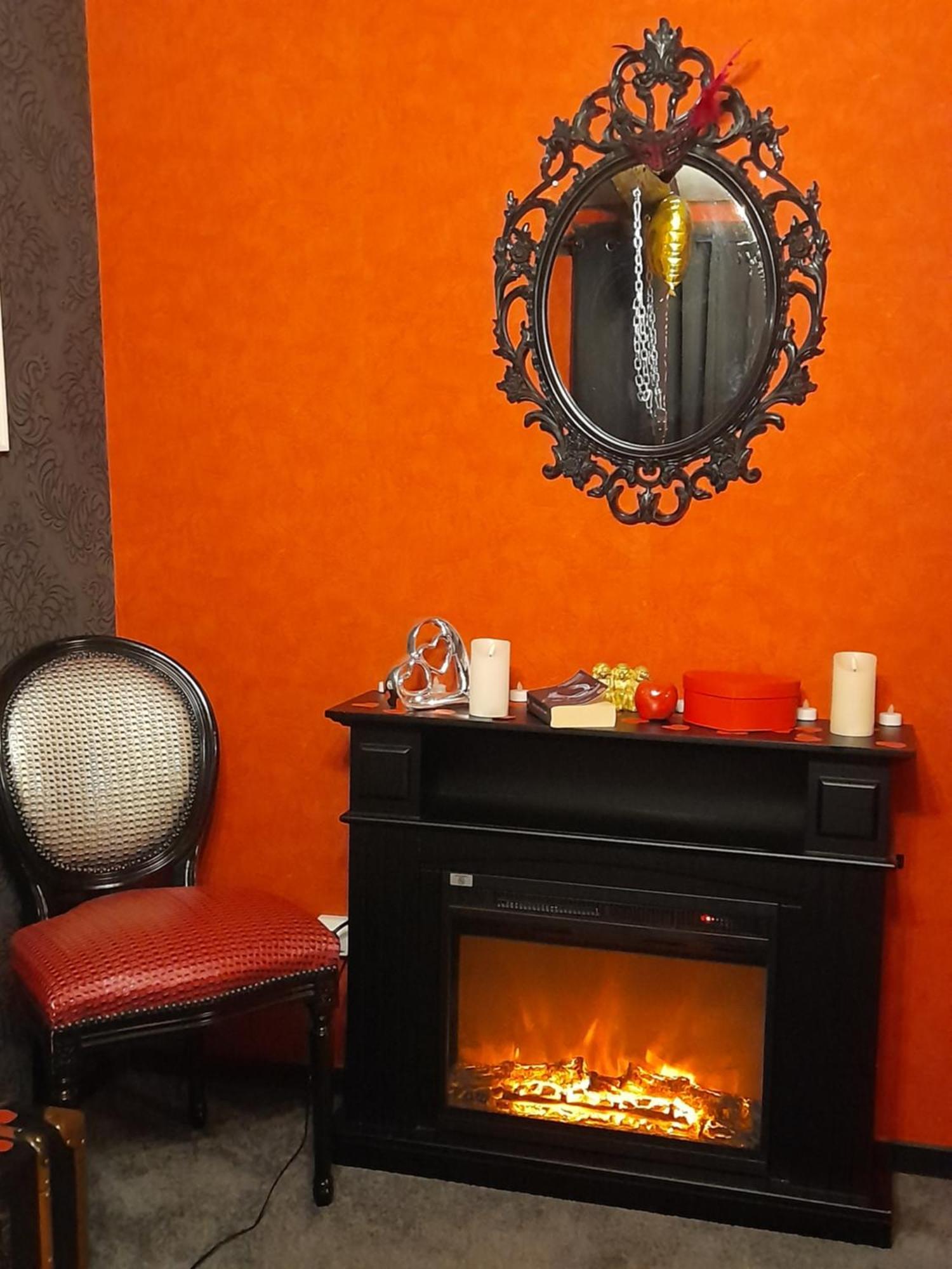 Love Room Le Rouge Et Noir Barr Luaran gambar